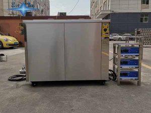 超聲波清洗設(shè)備為什么能延長(zhǎng)注塑模具的壽命？