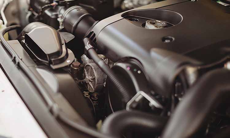 如何快速清洗汽車發(fā)動機上面的油污和積碳？