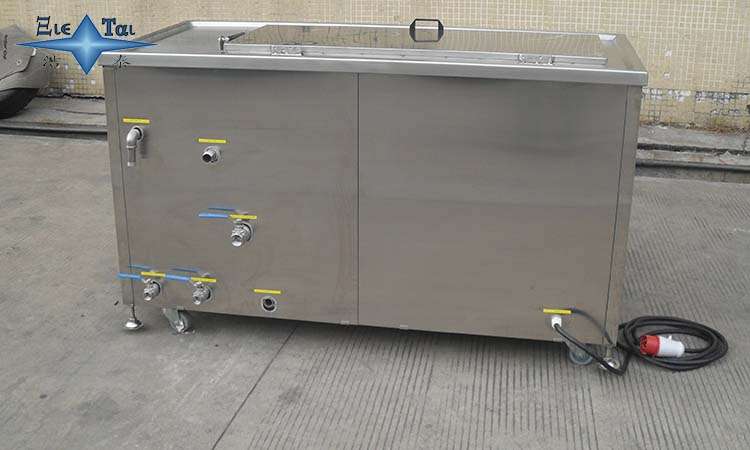 用什么來清洗發(fā)動機零件的積碳？